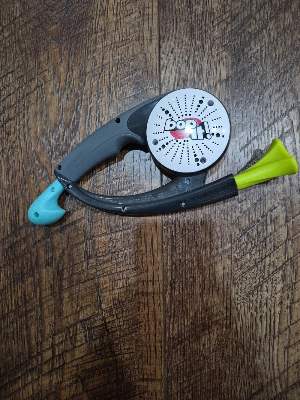 Hasbro B7428 Bop It! Electronic Handheld Reflex Game